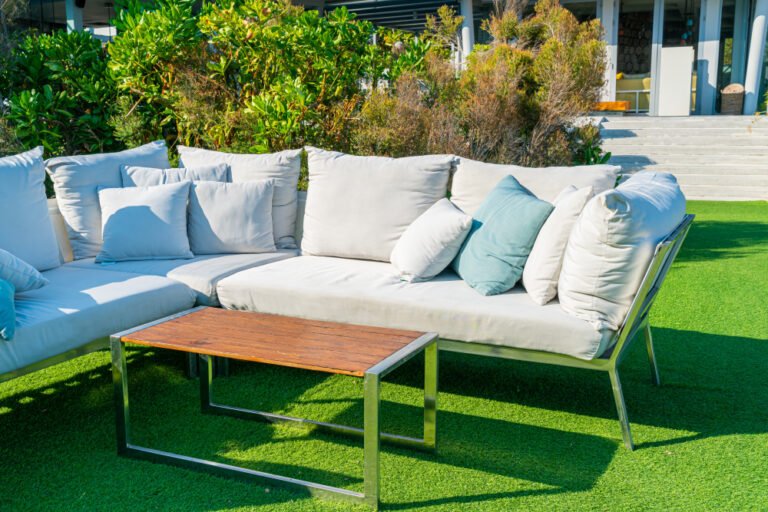 une housse de protection de salon de jardin